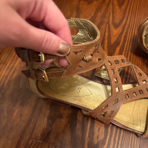 Guess Zip Up Patterned Gladiator Sandals - Picture 5 of 7